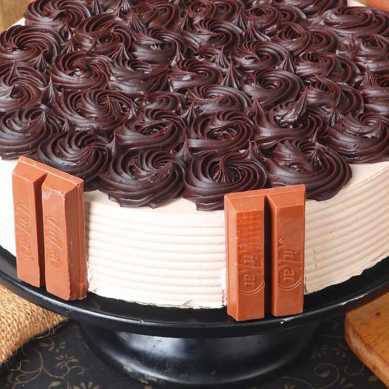 Eggless Kitkat Cake delivery