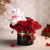 Teddy Love In Scarlet Roses