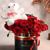 Teddy Love In Scarlet Roses