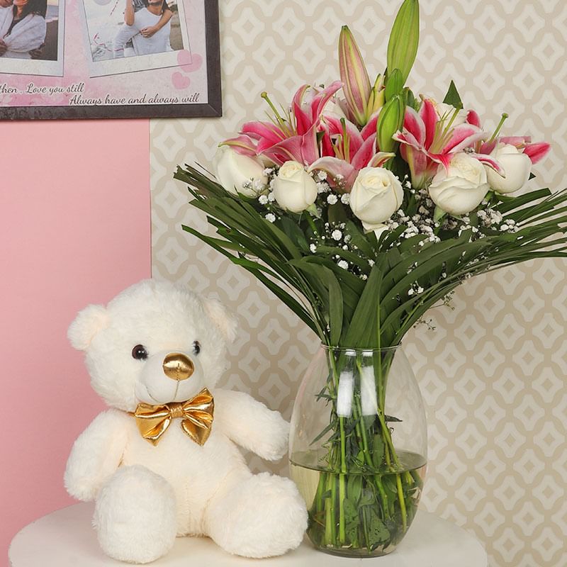 Teddy Rosal Lily Bunch:Bouquet with teddy bear