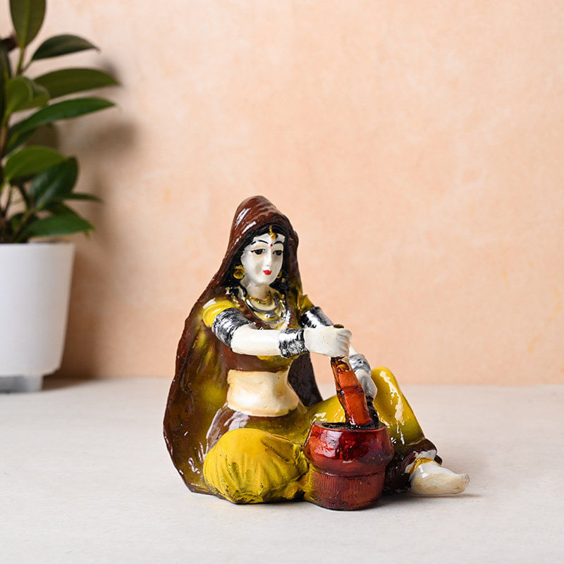Traditional Woman Showpiece