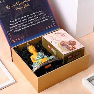 Transcendent Buddha Figurine: Online Gift Hamper