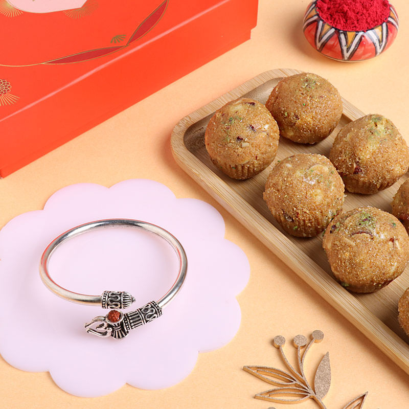 Om N Rudraksha Bracelet Rakhi With Besan Laddoo