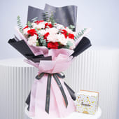 True Love Bouquet With Chocolates