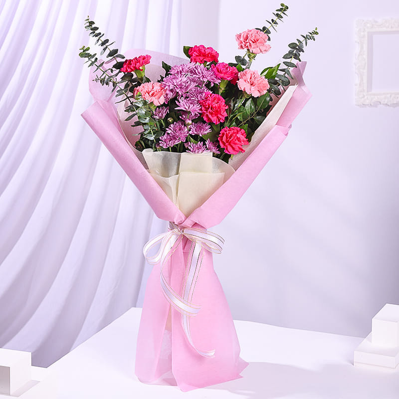 Twilight Blushing Bouquet With Vanilla Cake