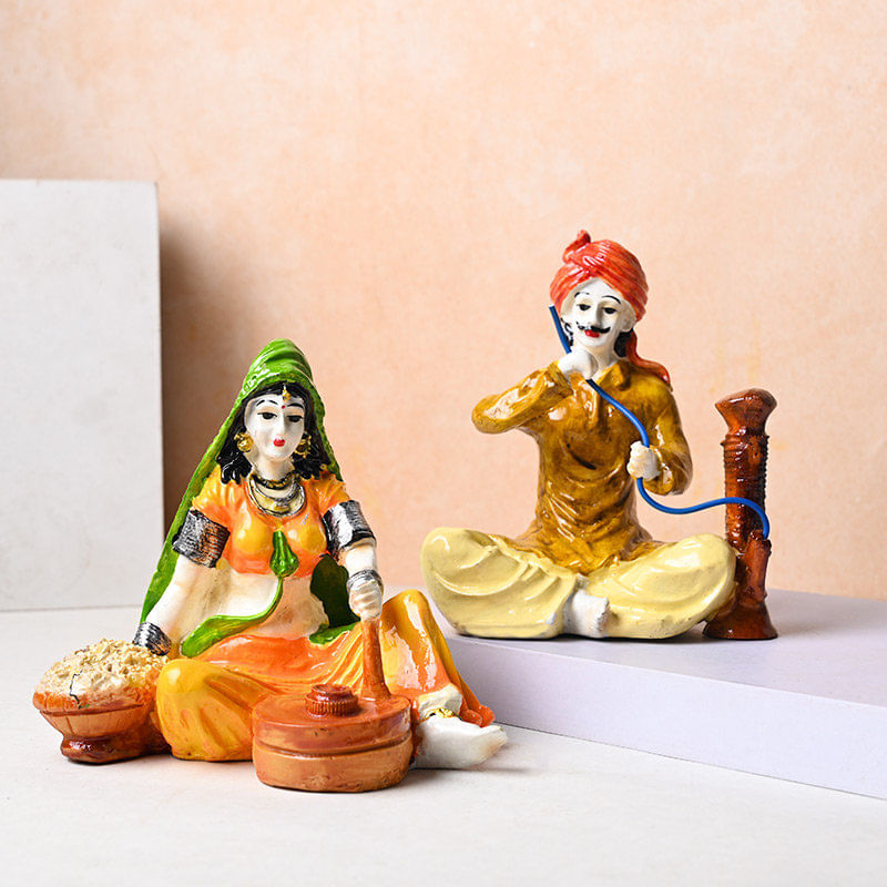 Village Couple Showpiece Set