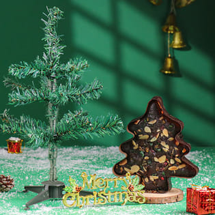 Xmas Tree N Plum Cake With Wall Decor