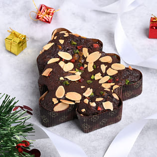 Tree Shaped Xmas Plum Cakes