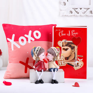 XOXO Cushion With Love Showpiece N Card